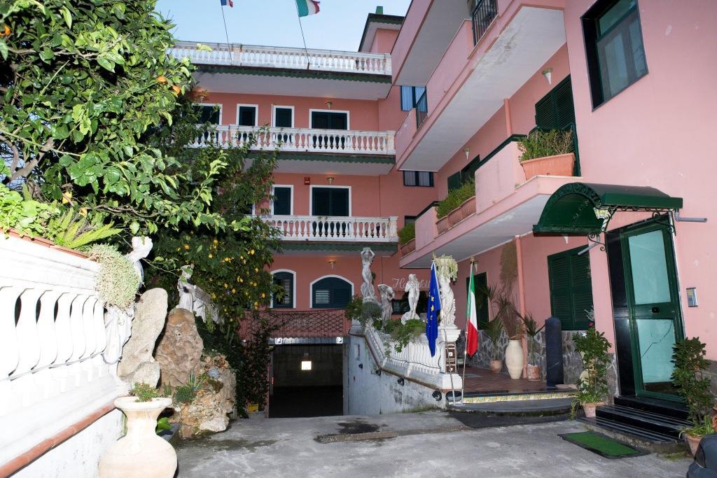 Hotel Sottovento Sant'Egidio del Monte Albino Exterior foto